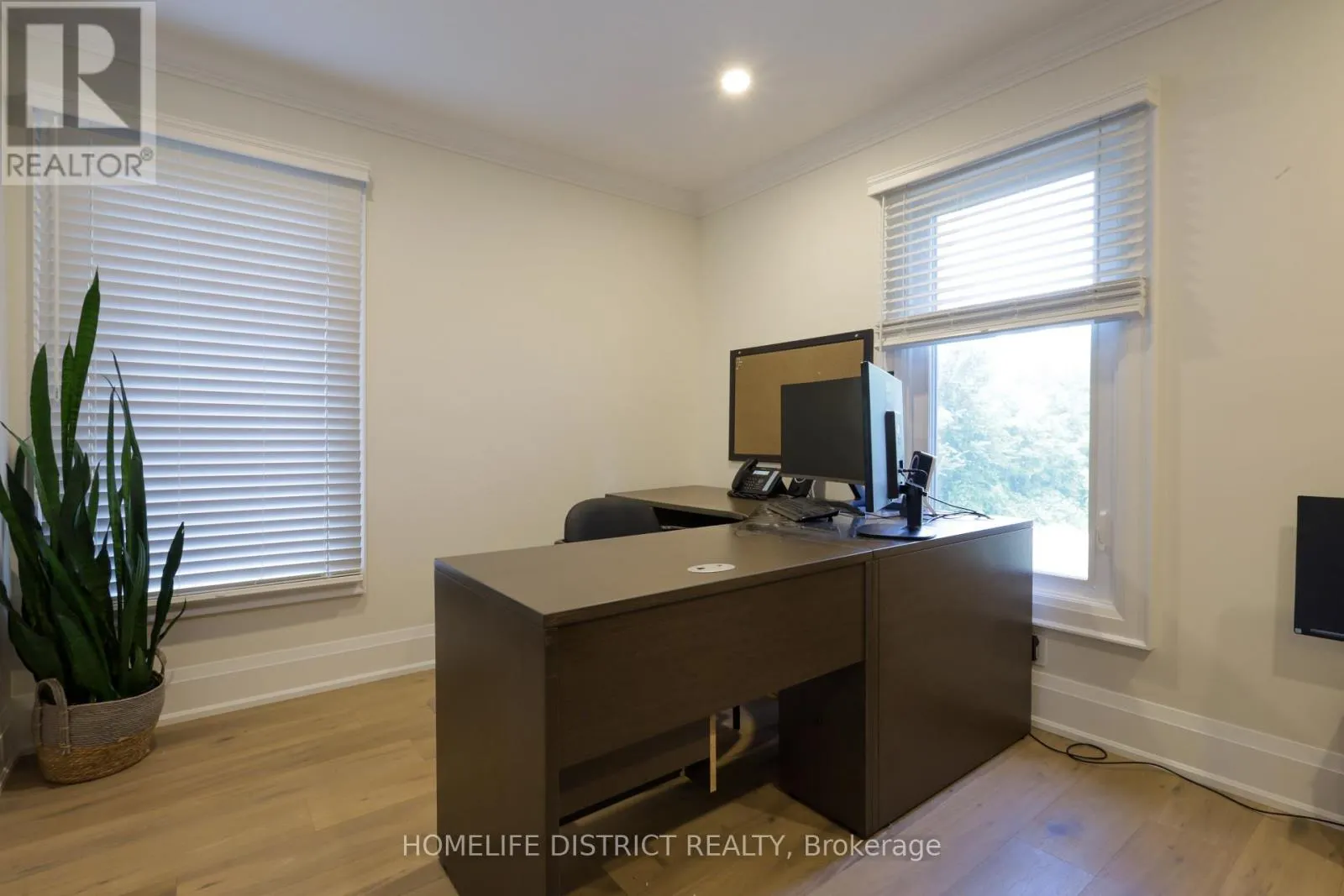 20 ELGIN STREET E