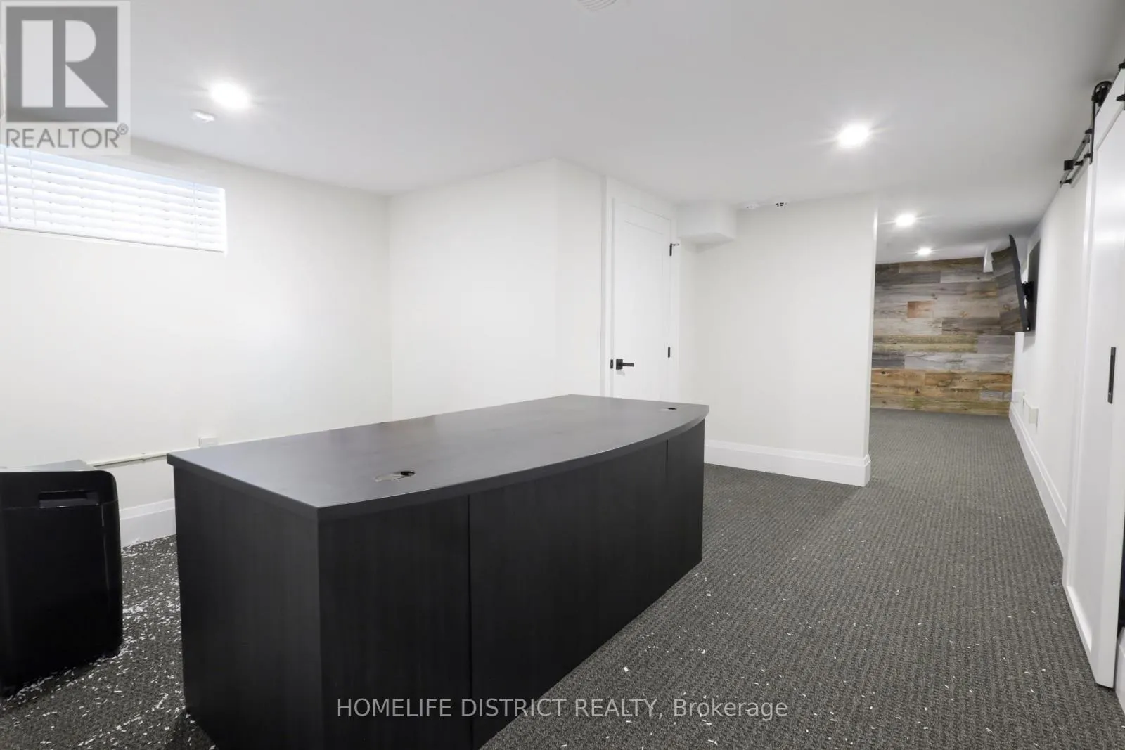 20 ELGIN STREET E