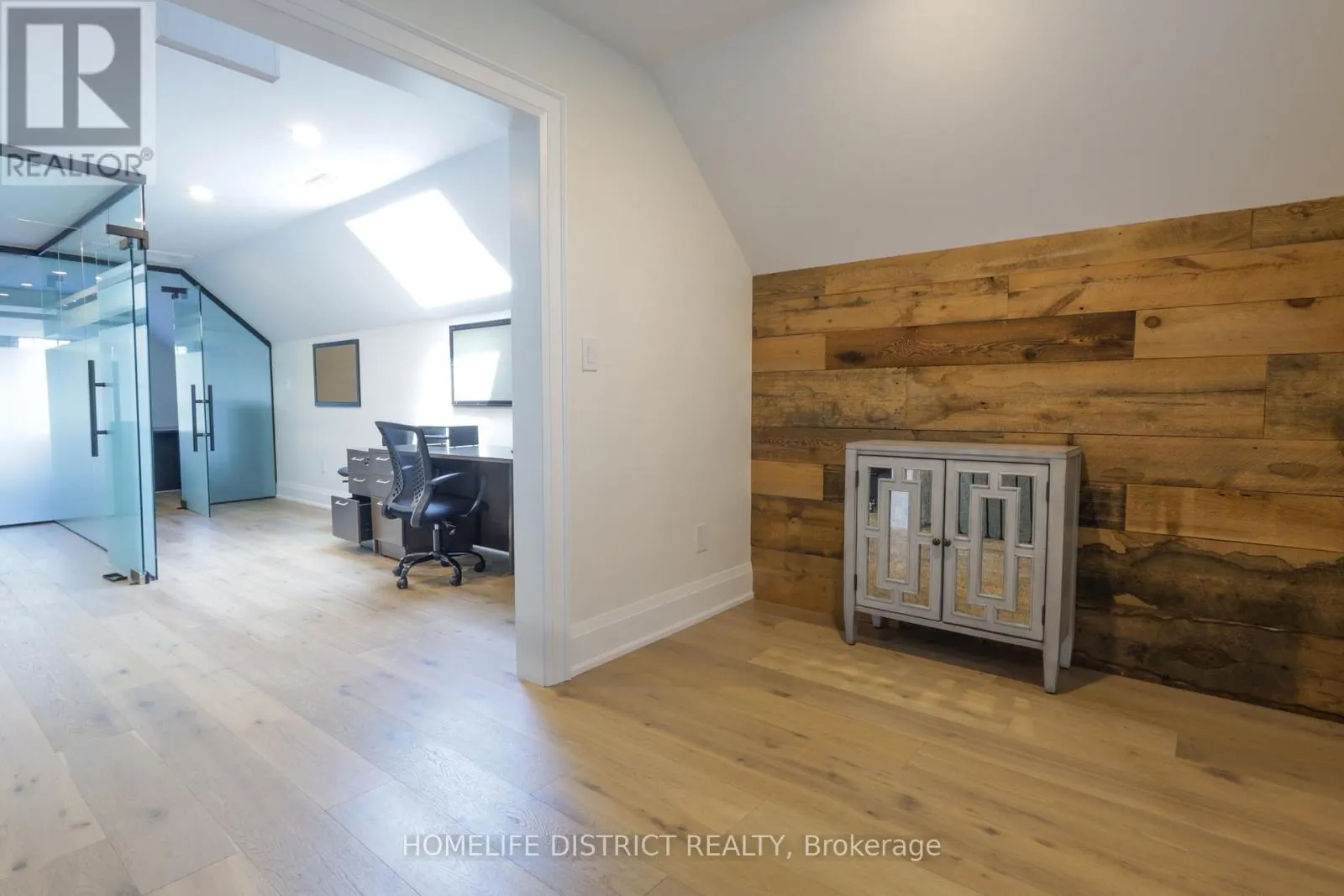 20 ELGIN STREET E