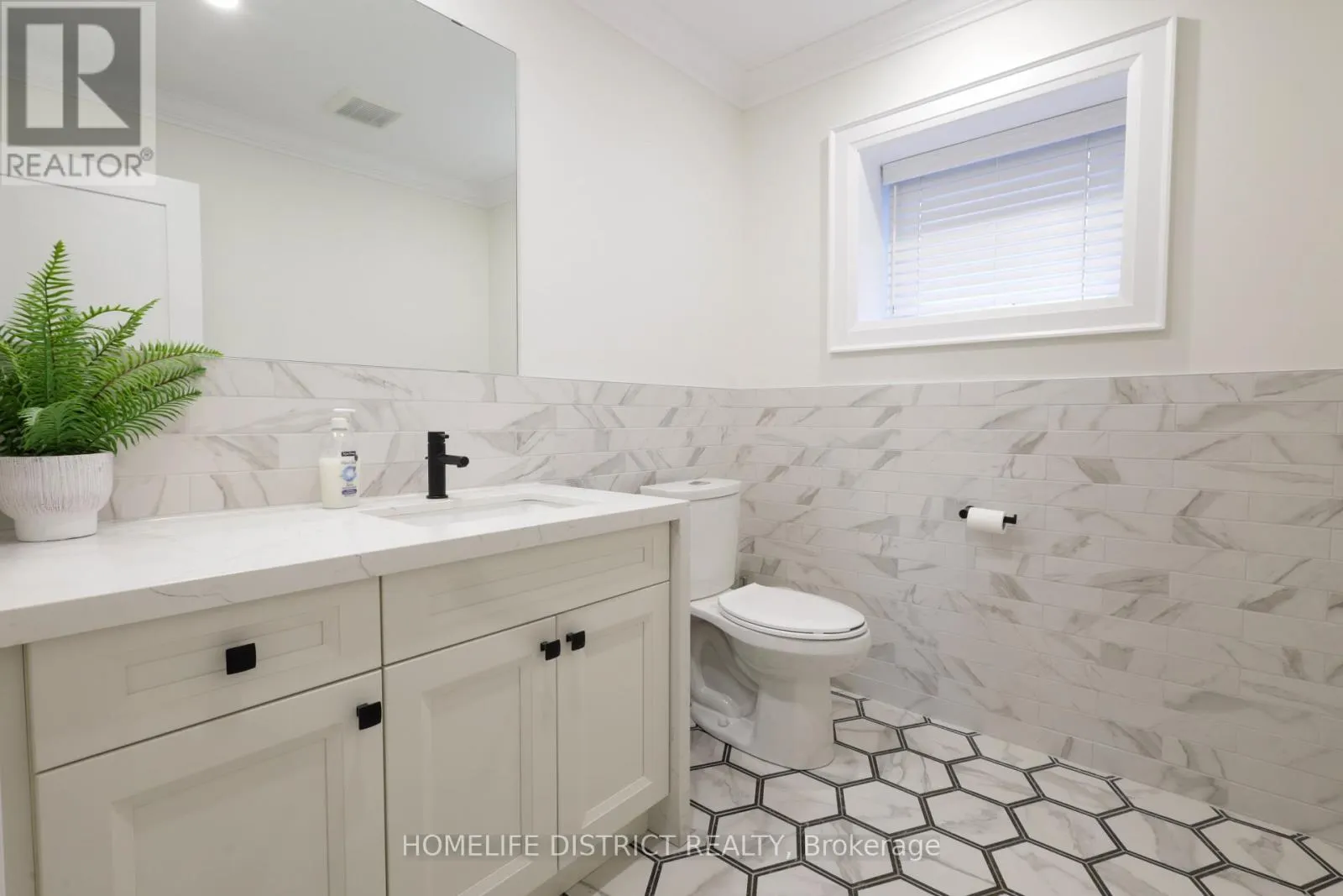 20 ELGIN STREET E