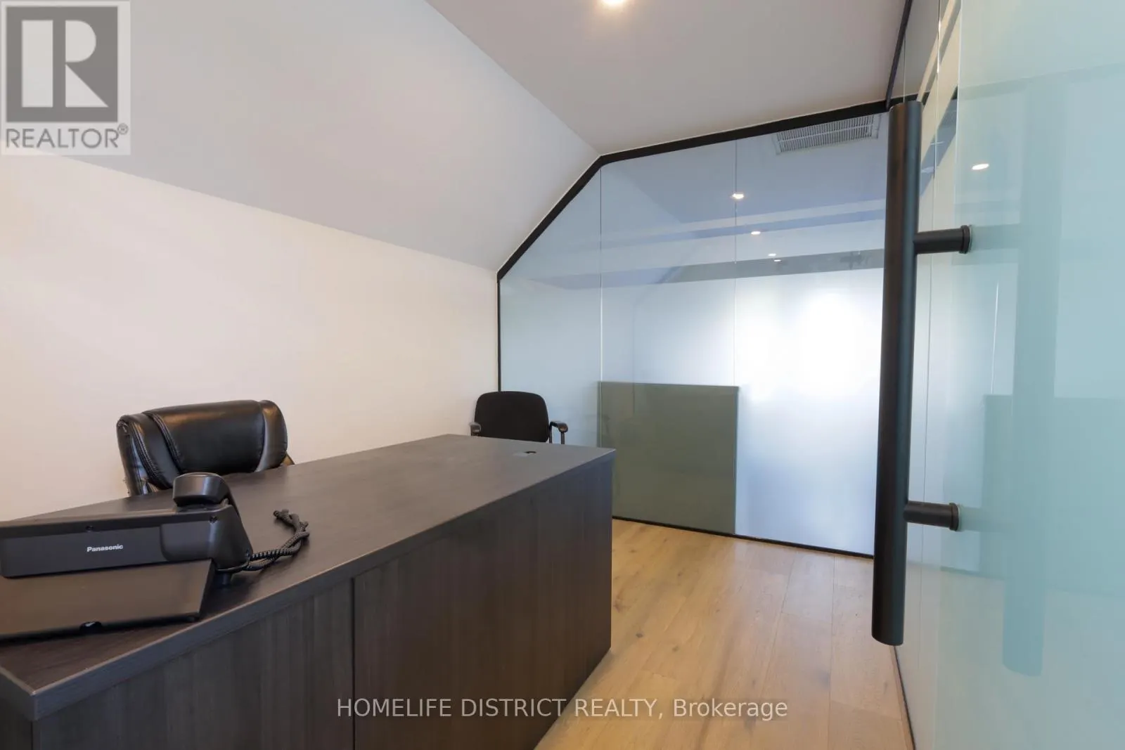 20 ELGIN STREET E