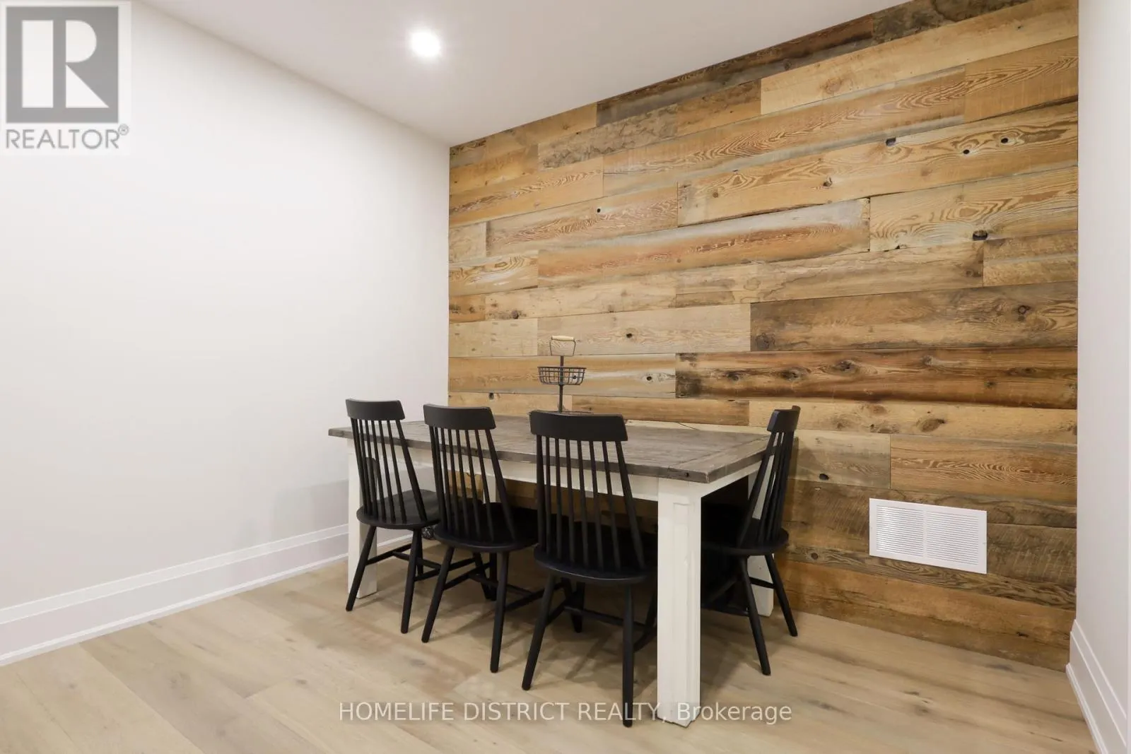 20 ELGIN STREET E