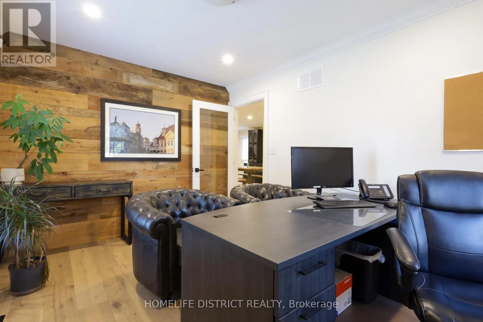 20 ELGIN STREET E