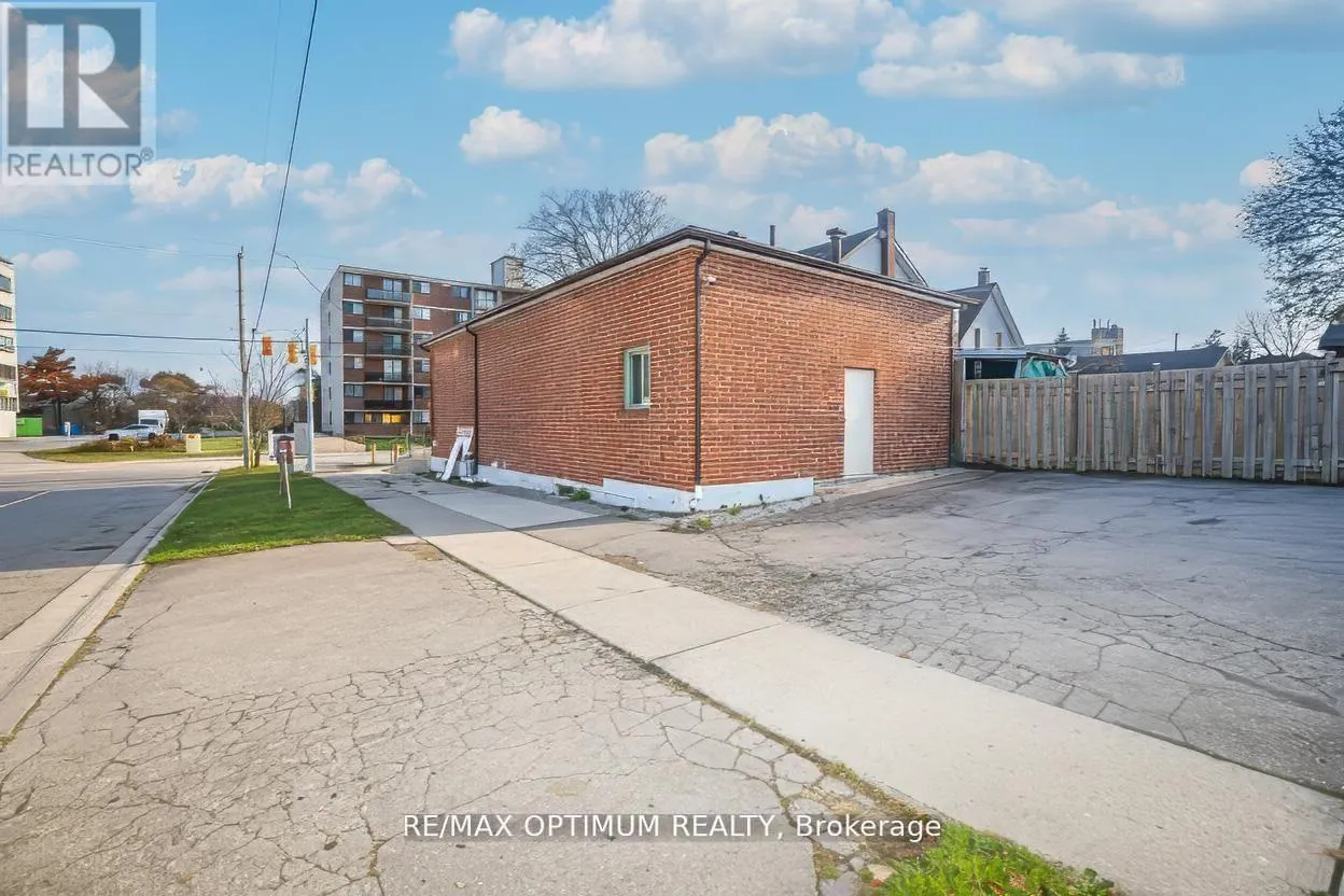 168 BLOOR STREET W
