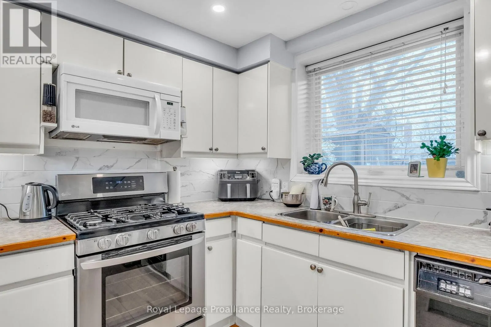 394 SUNSET BOULEVARD