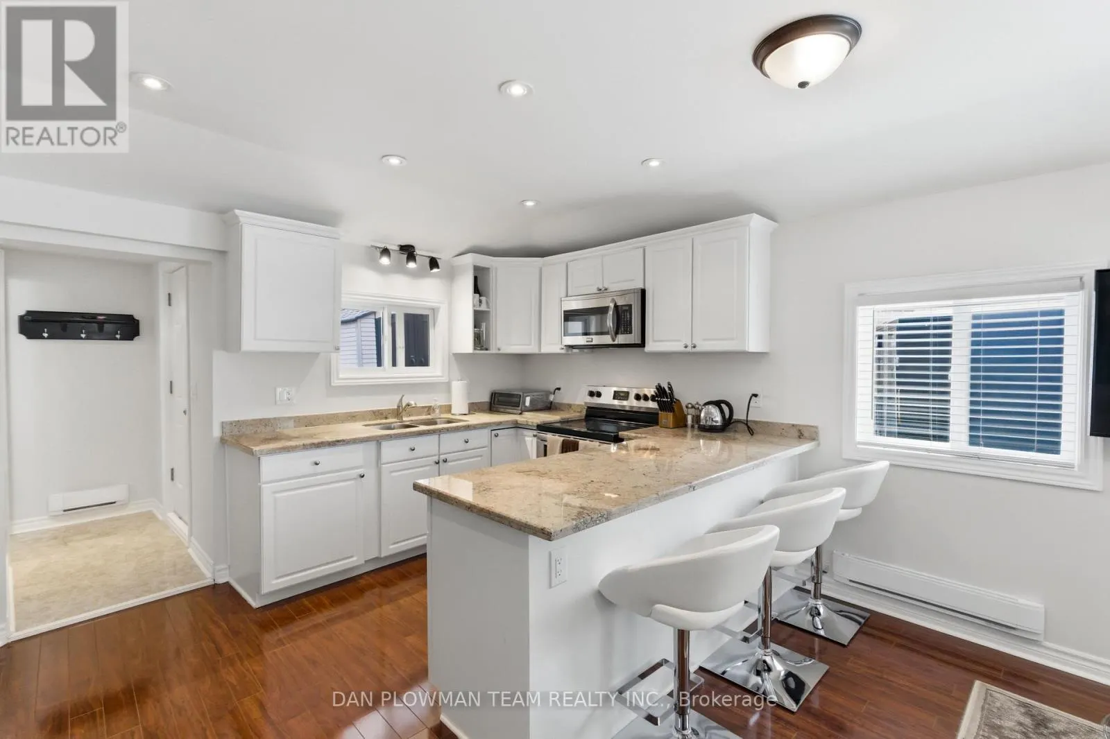 513 VIEW LAKE ROAD