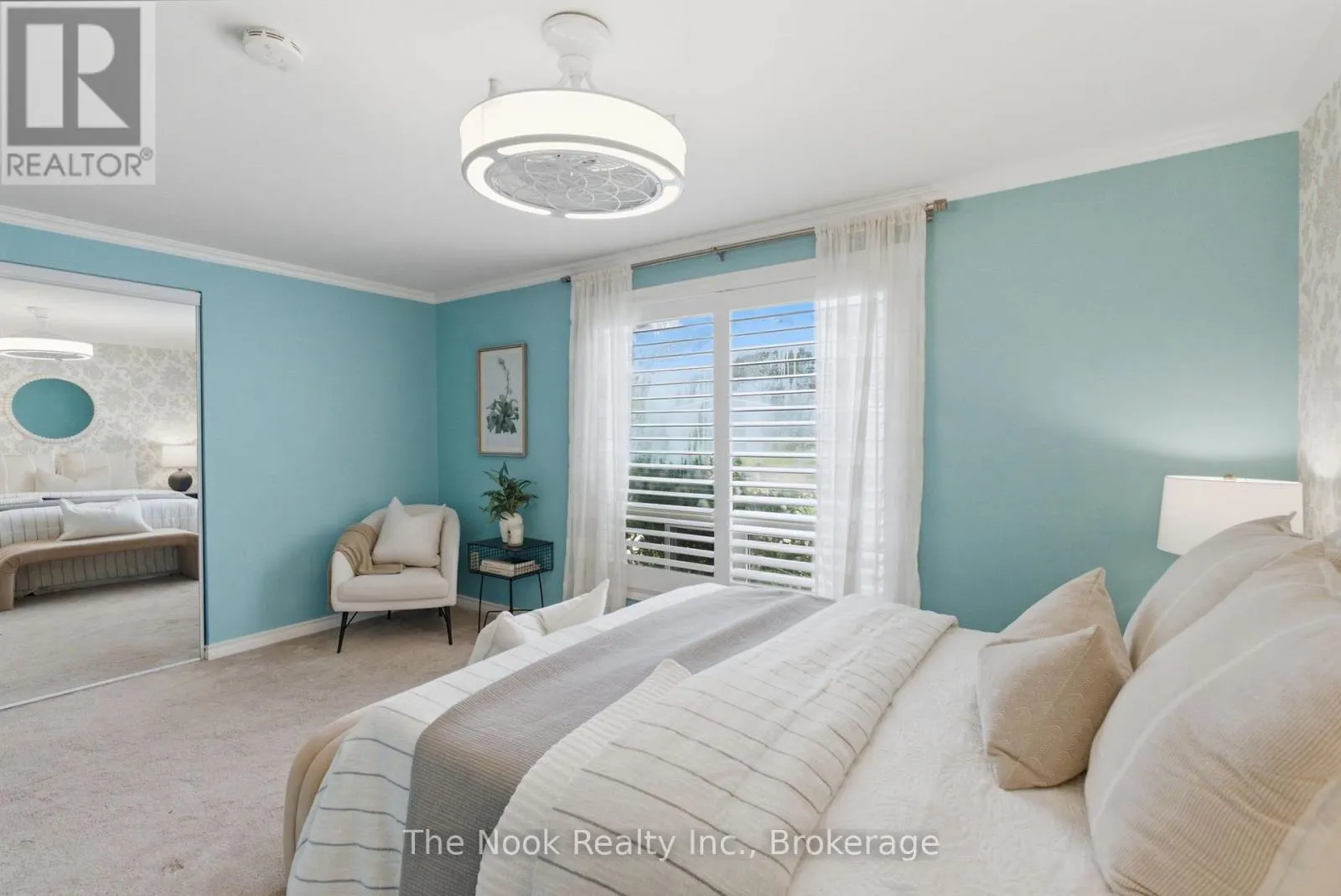 7 PINERIDGE CRESCENT