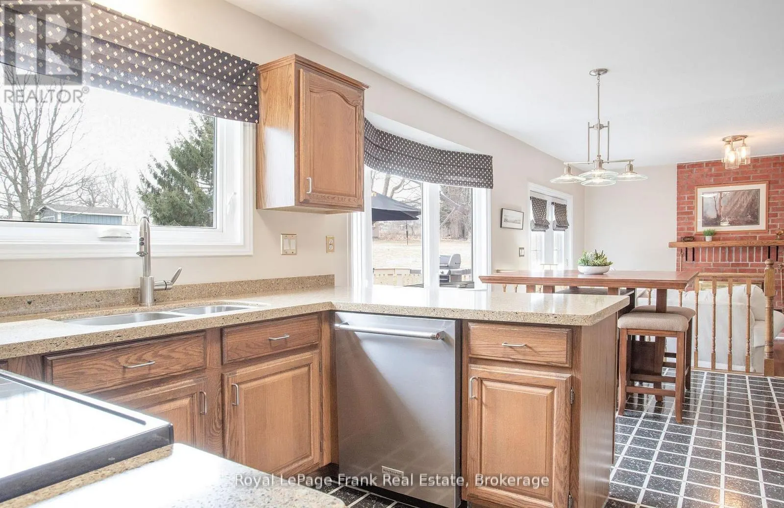 85 AMBLESIDE DRIVE