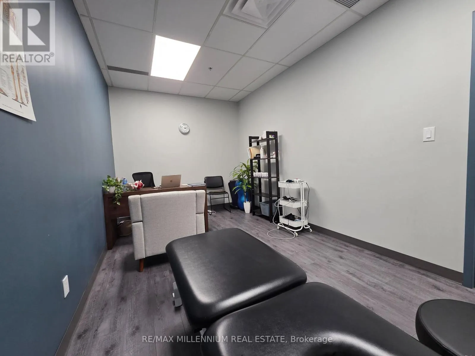 7 - 209 DUNDAS STREET E
