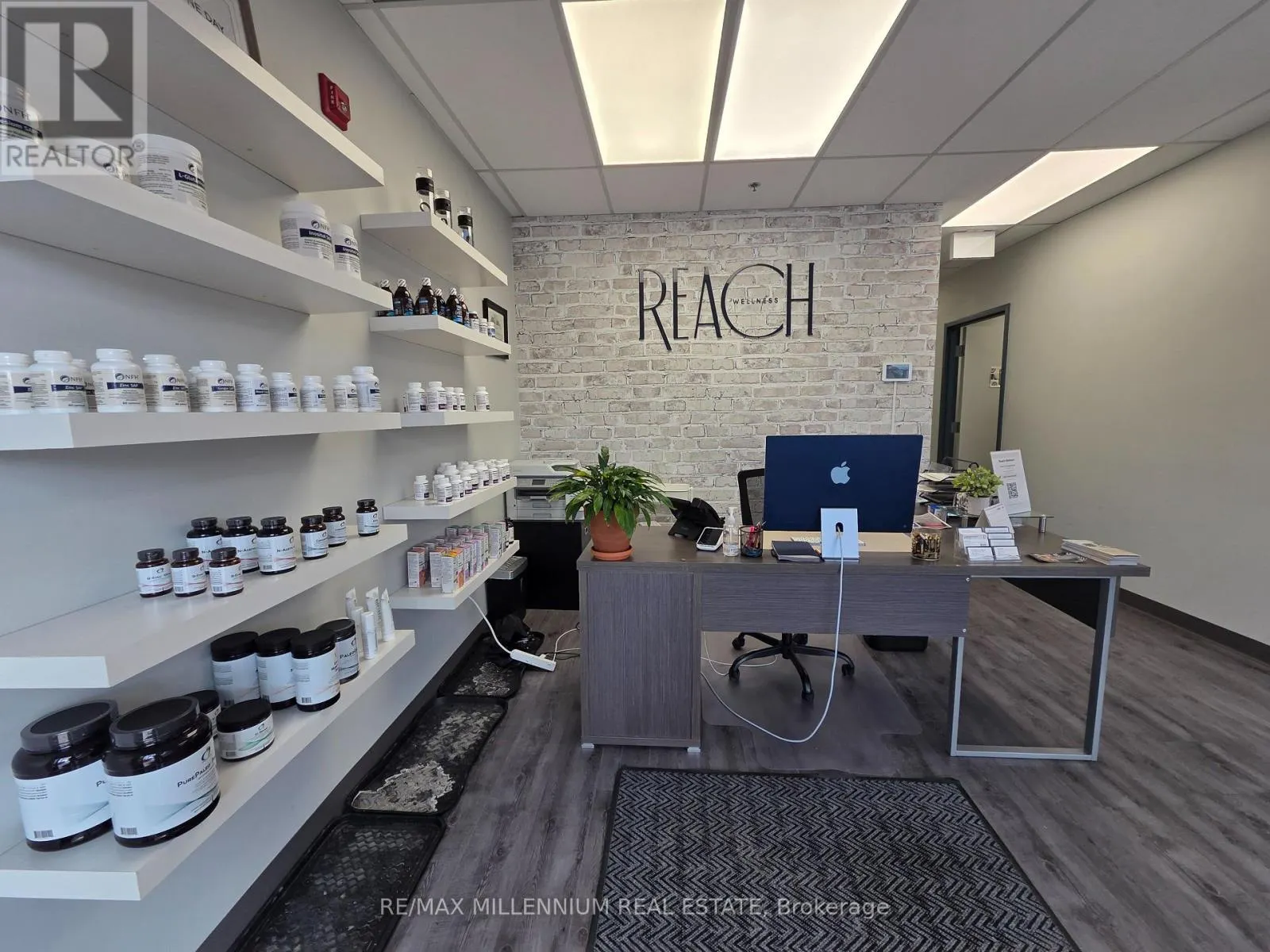 7 - 209 DUNDAS STREET E