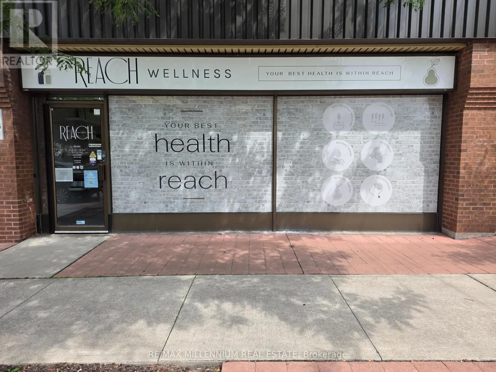 7 - 209 DUNDAS STREET E