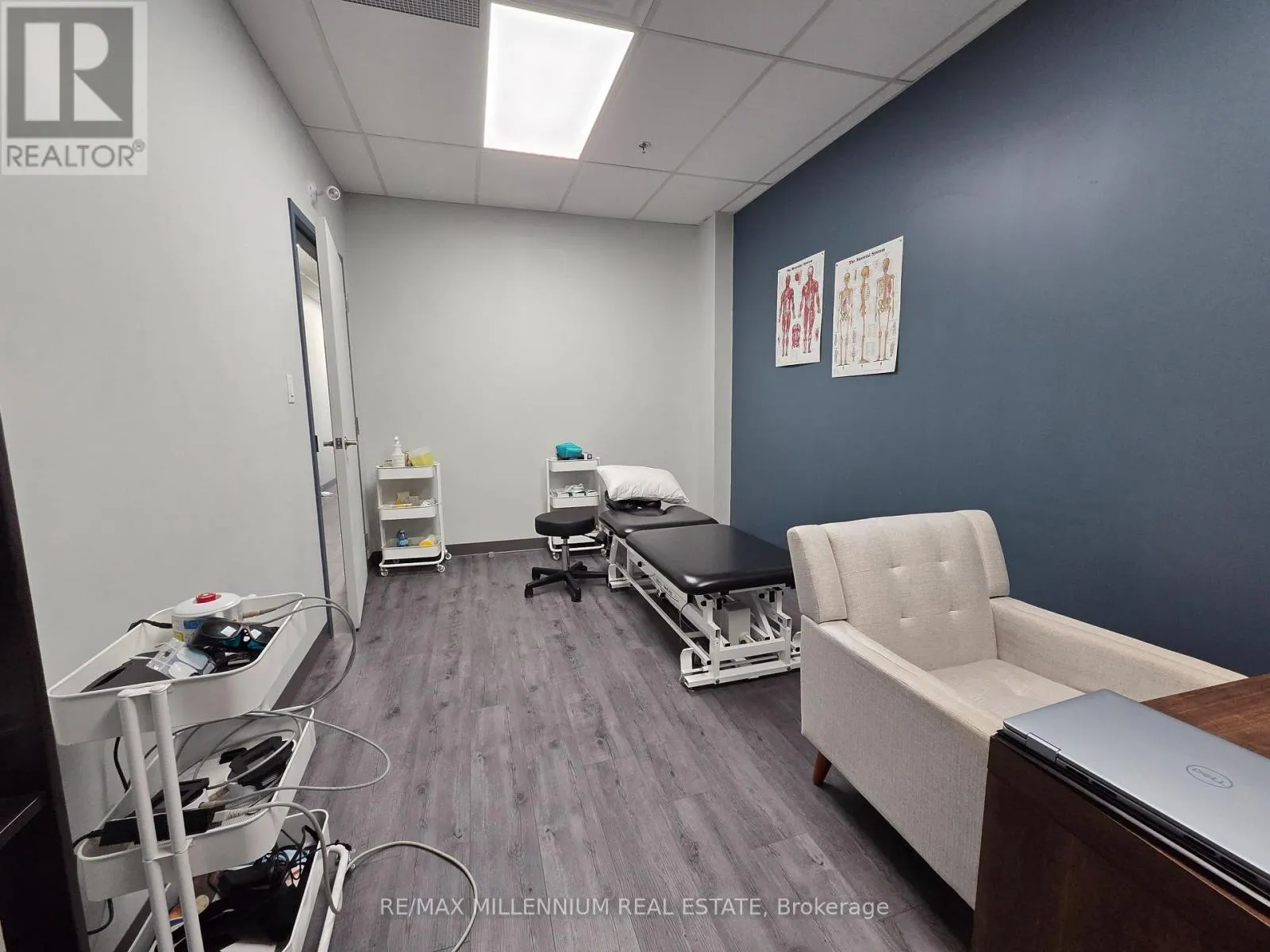 7 - 209 DUNDAS STREET E