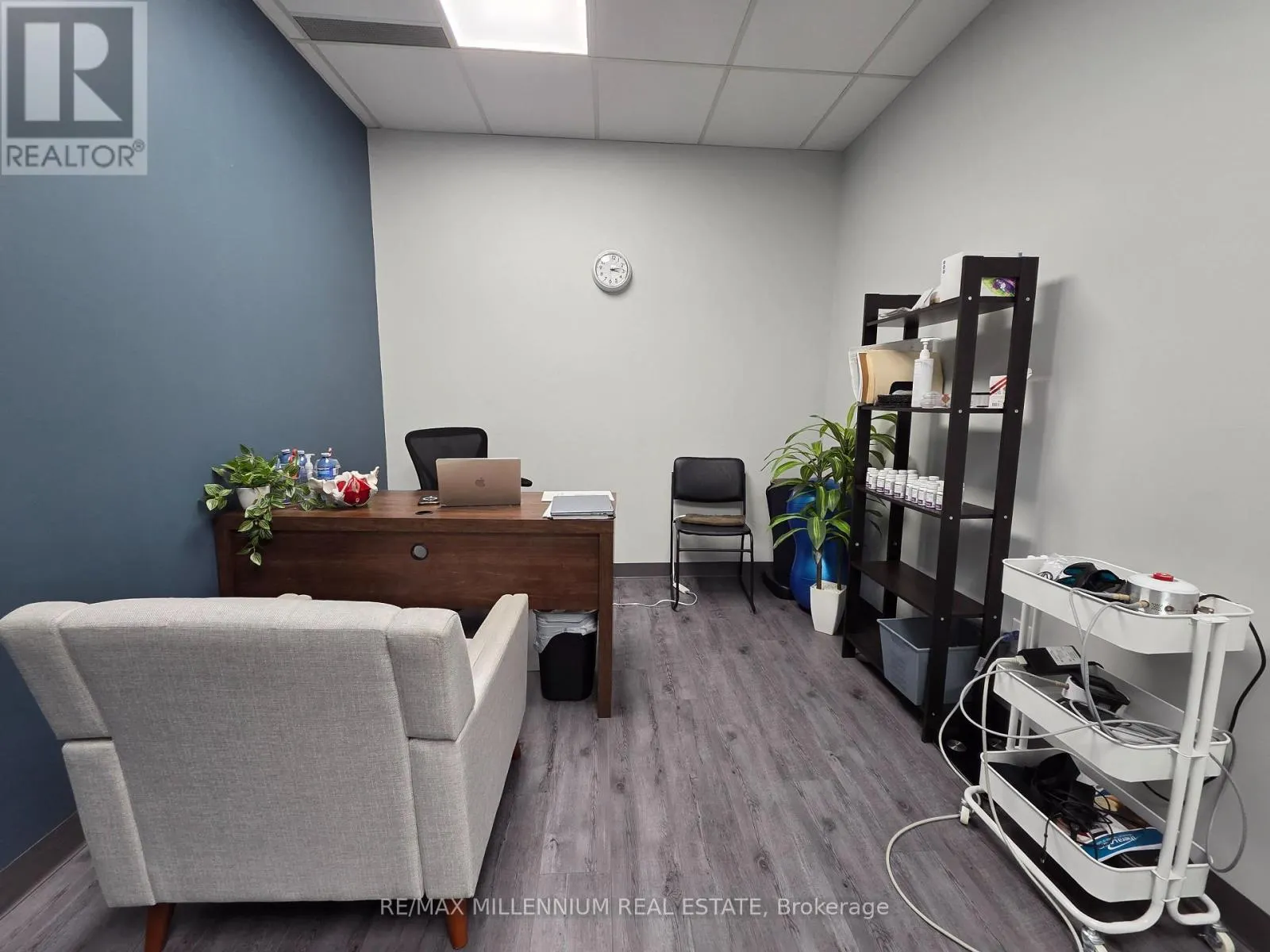 7 - 209 DUNDAS STREET E