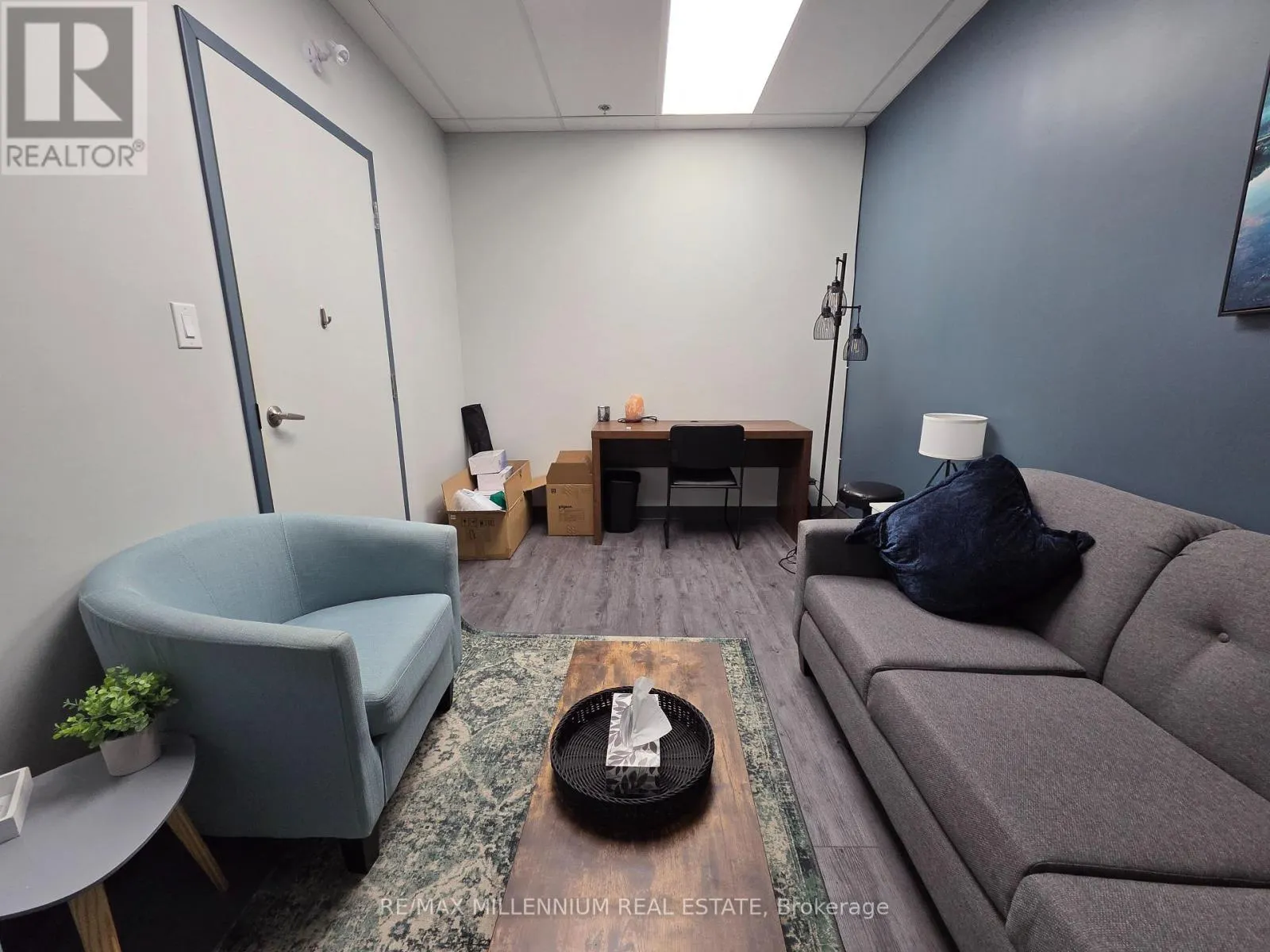 7 - 209 DUNDAS STREET E