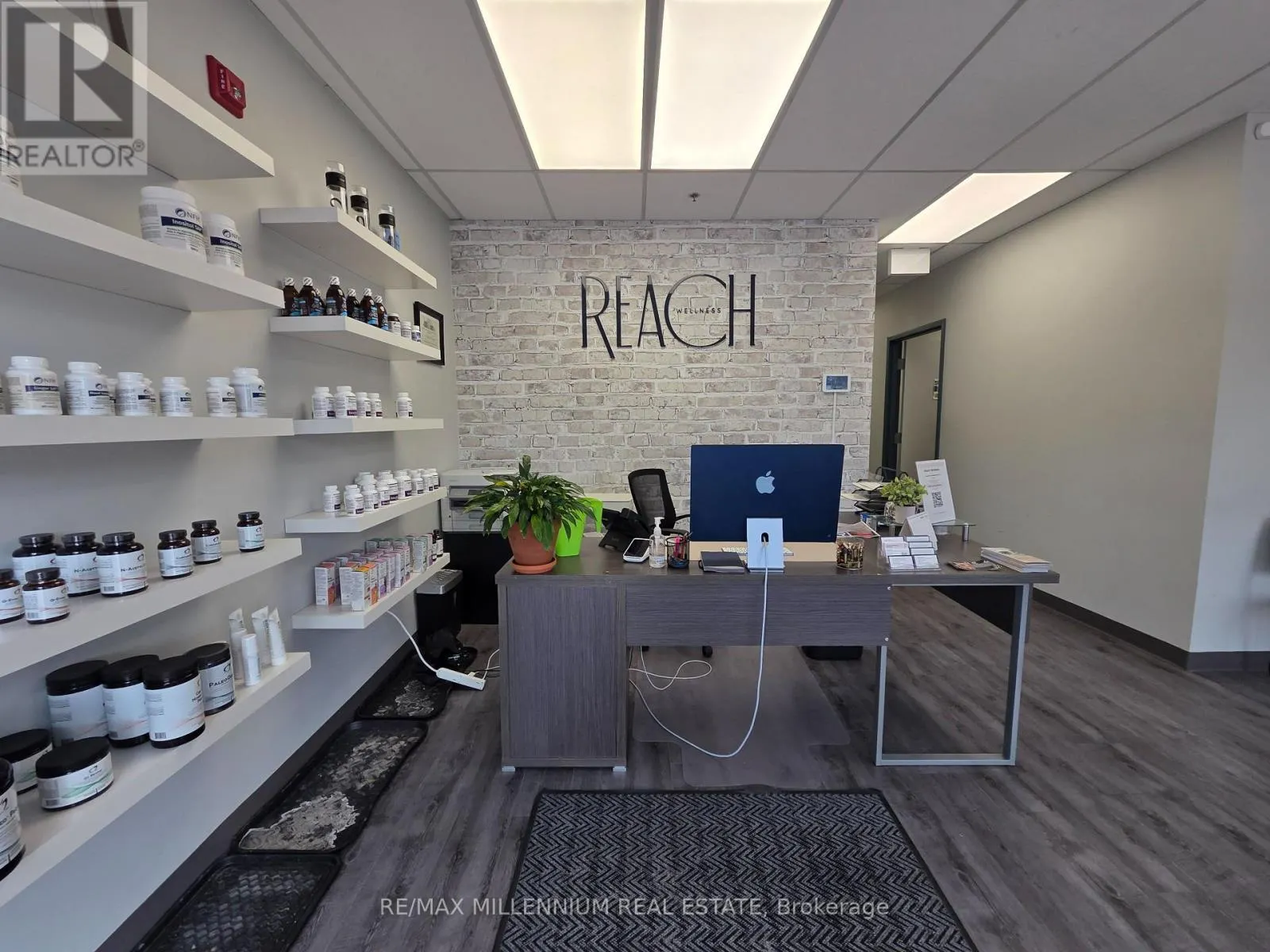 7 - 209 DUNDAS STREET E