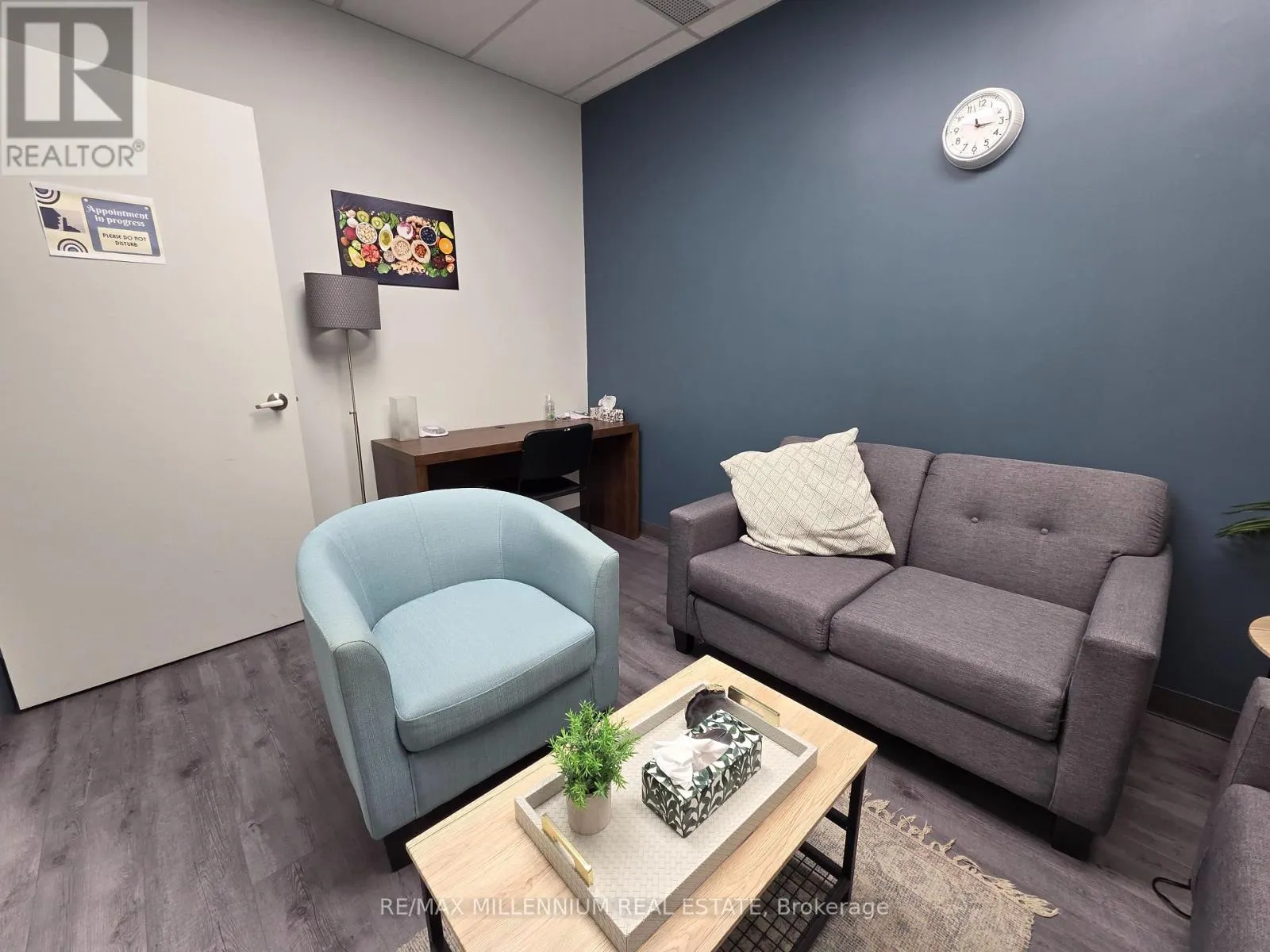 7 - 209 DUNDAS STREET E