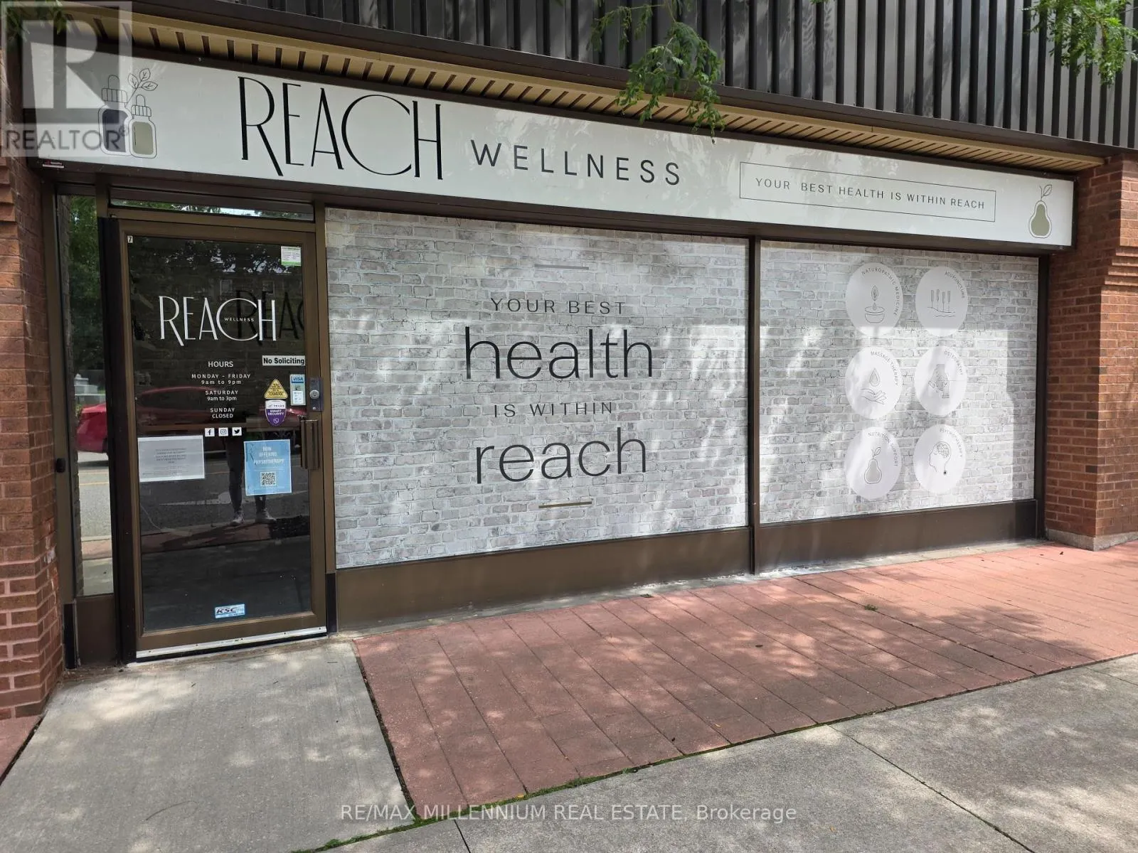 7 - 209 DUNDAS STREET E