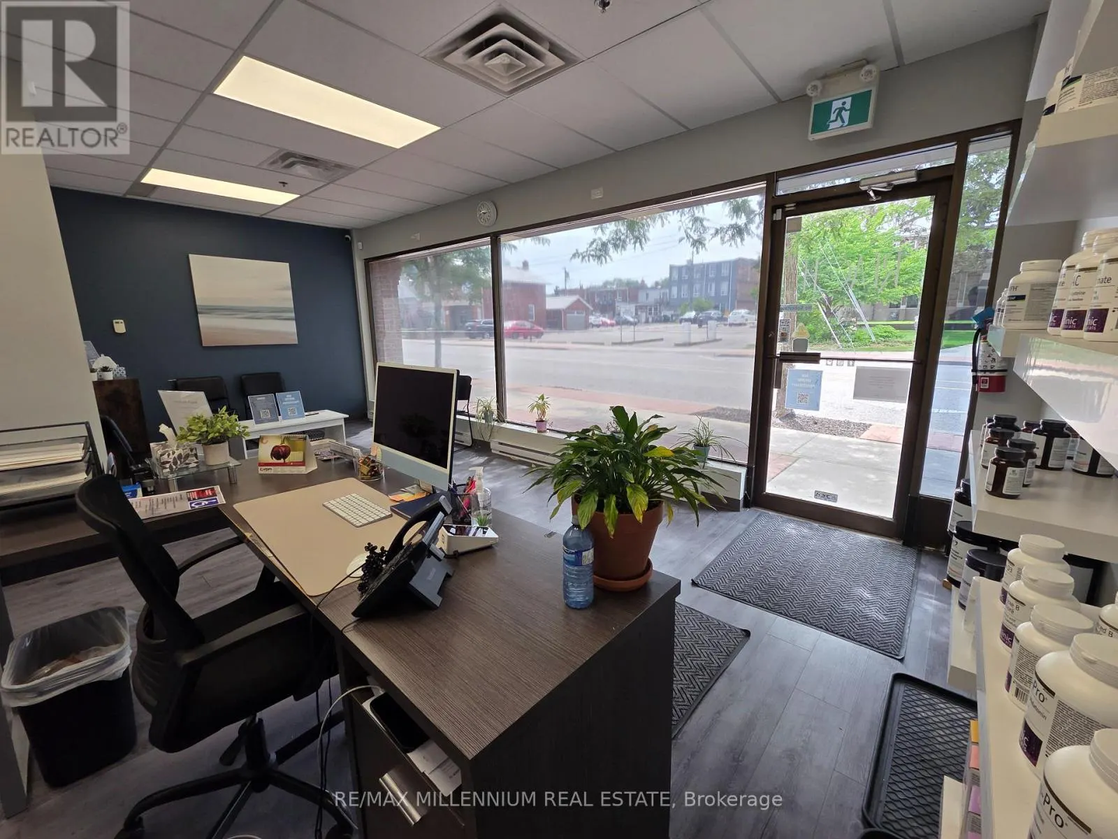 7 - 209 DUNDAS STREET E