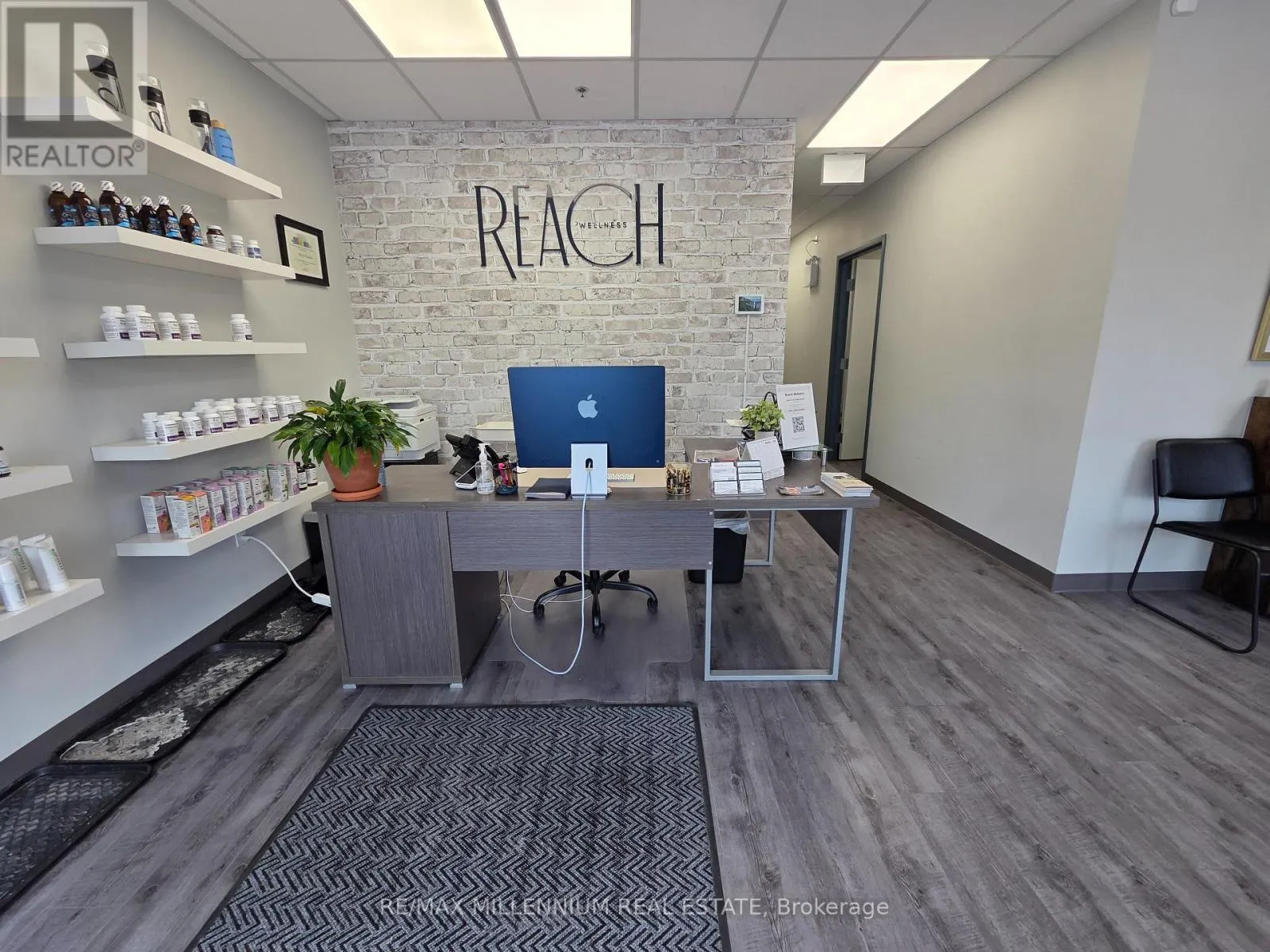 7 - 209 DUNDAS STREET E