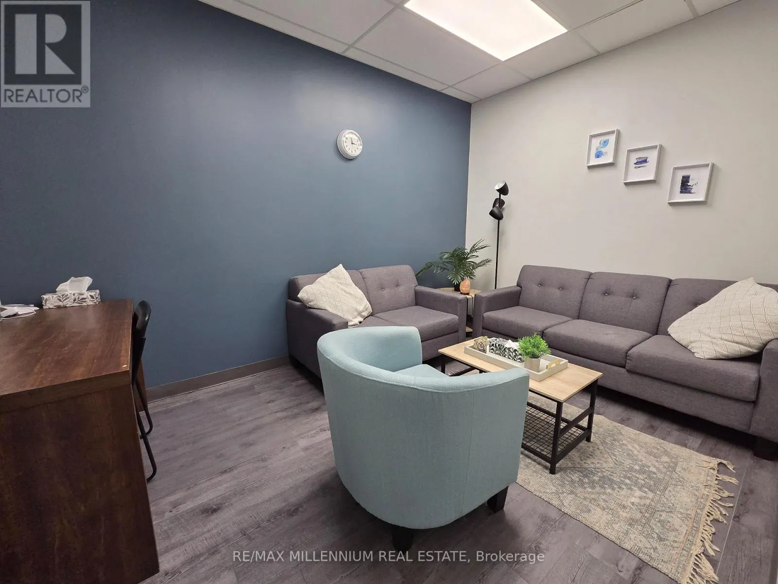 7 - 209 DUNDAS STREET E