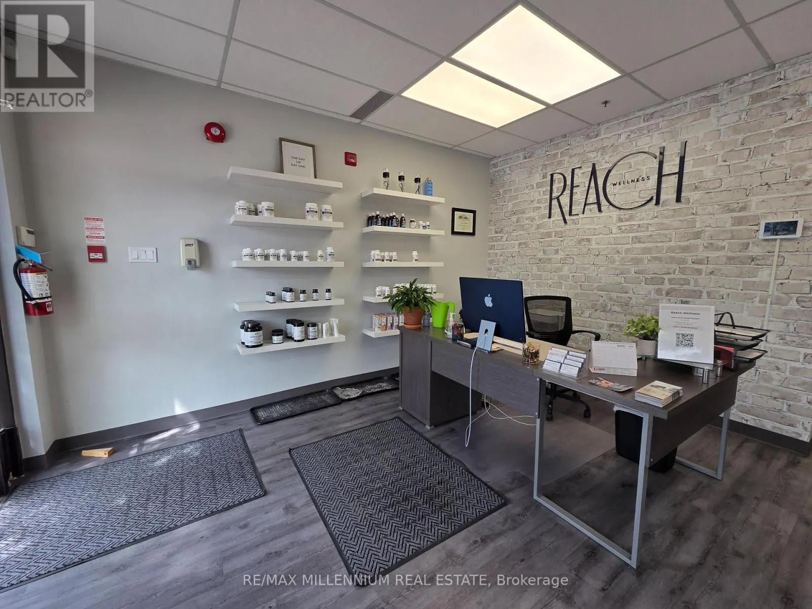 7 - 209 DUNDAS STREET E