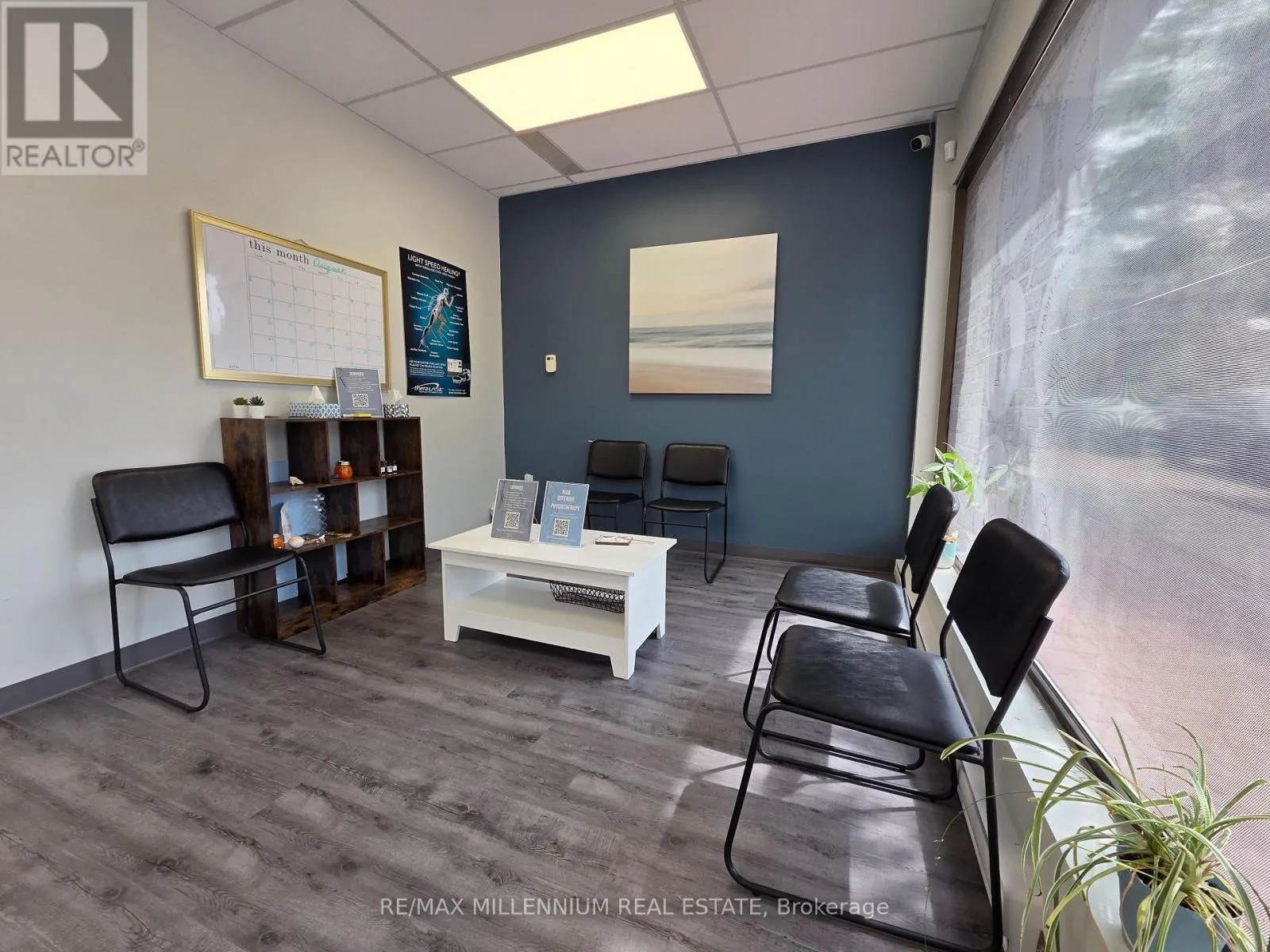 7 - 209 DUNDAS STREET E