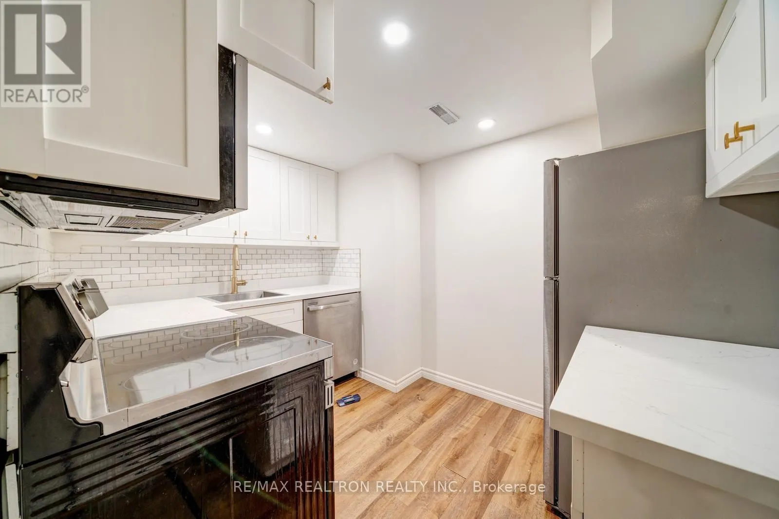 295 NORTHGLEN BOULEVARD