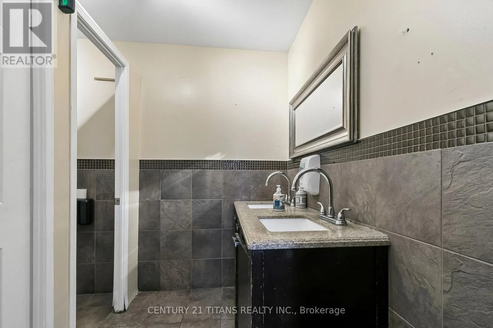 227 BROCK STREET S