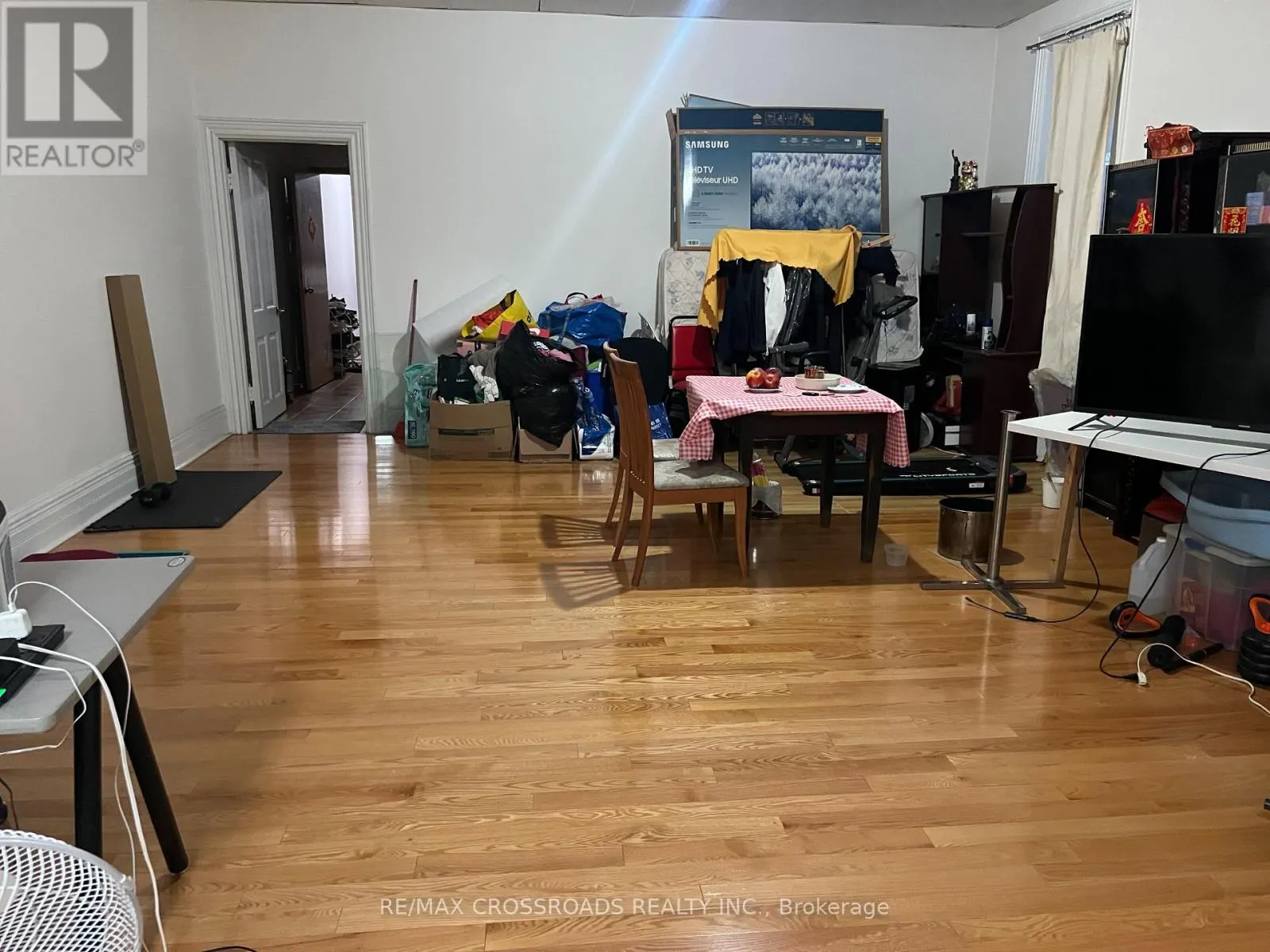 9 KING STREET W