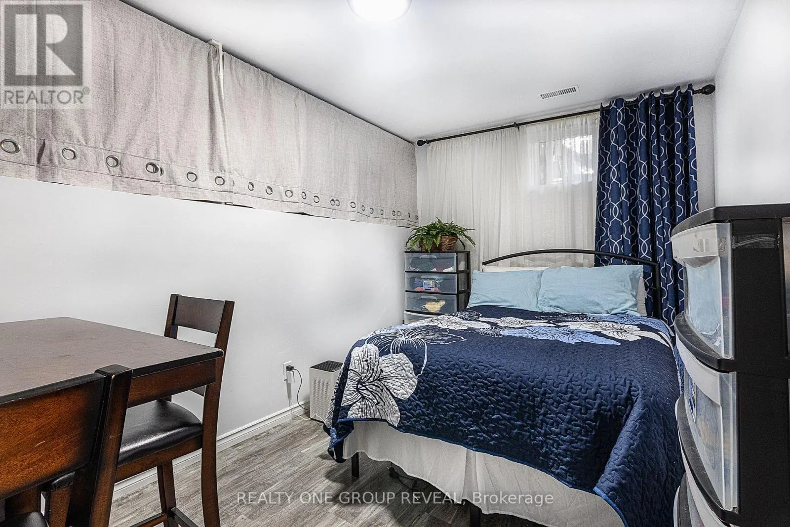 524 SIMCOE STREET S
