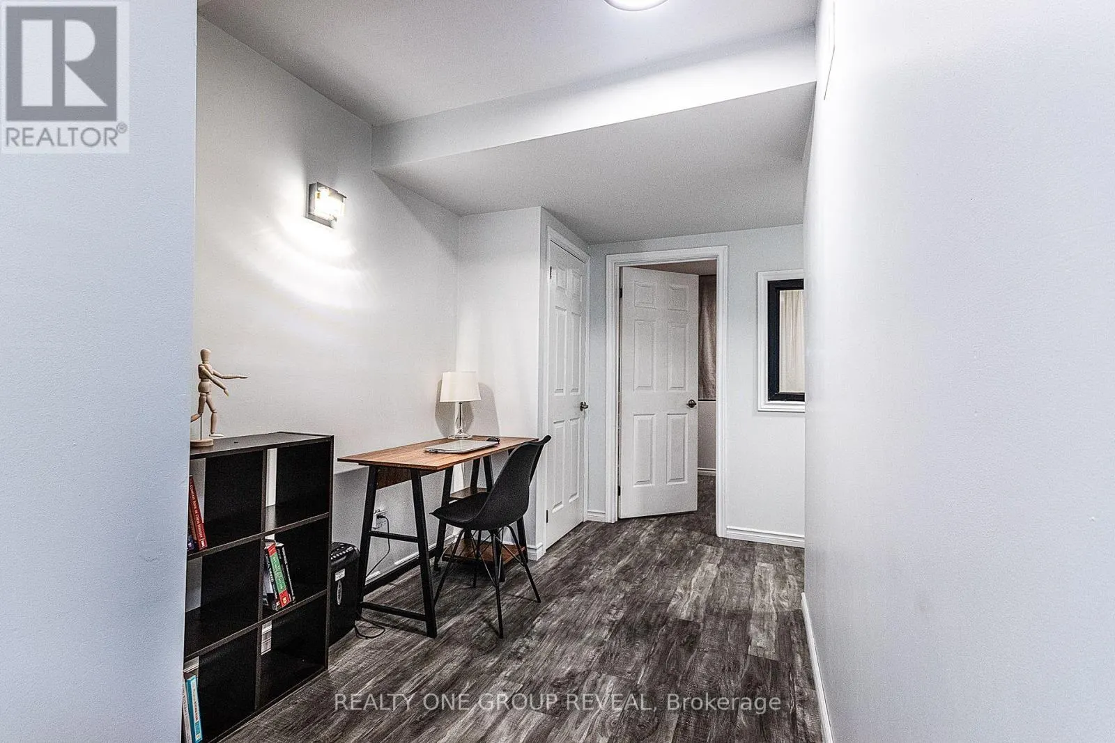 524 SIMCOE STREET S