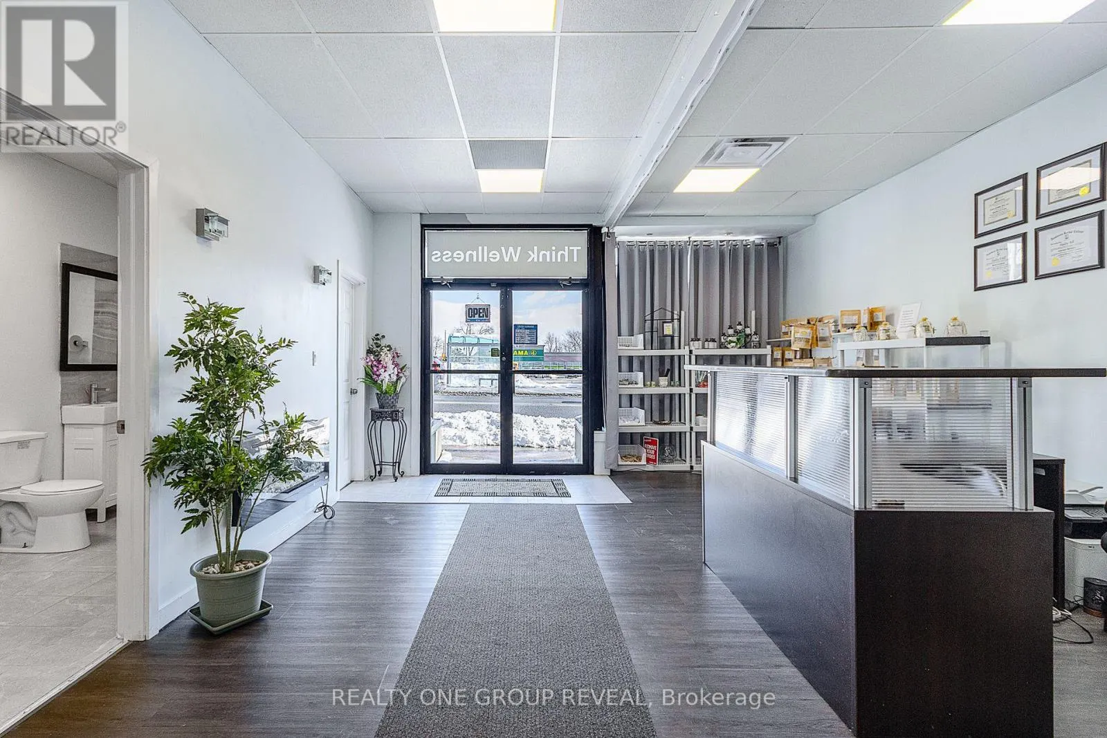 524 SIMCOE STREET S
