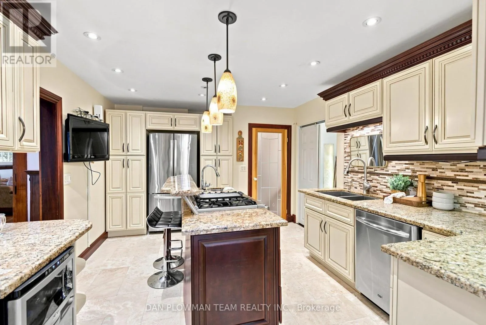 519 KINGSTON ROAD W