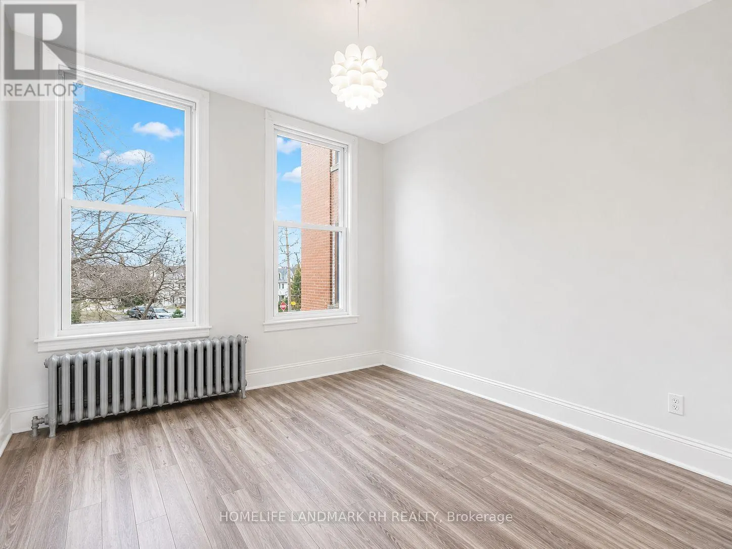 103 -107 BROCK STREET S