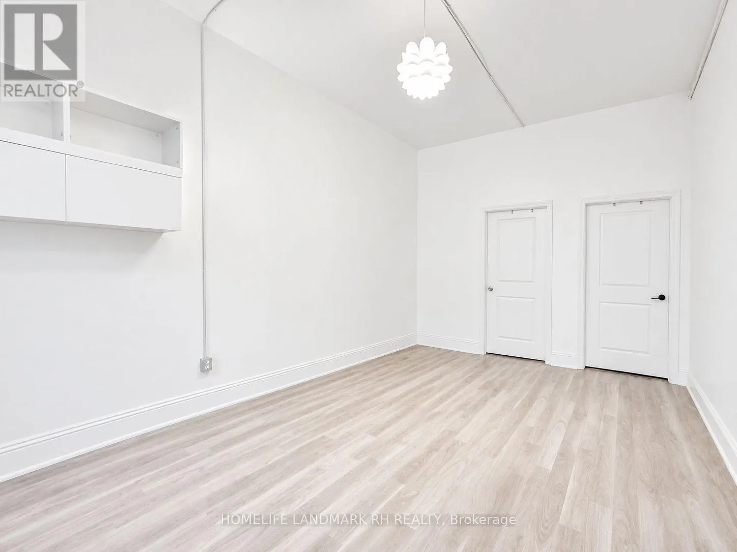 103 -107 BROCK STREET S