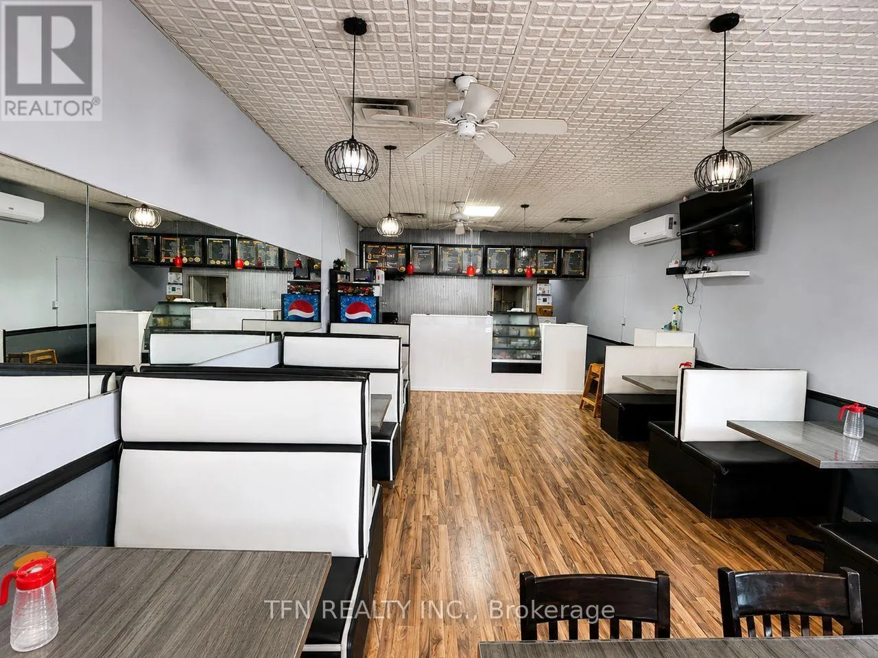 3 - 433 SIMCOE STREET S