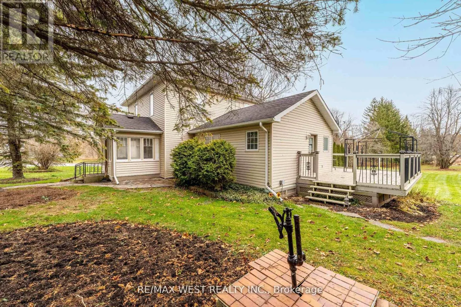 4 CORYELL STREET