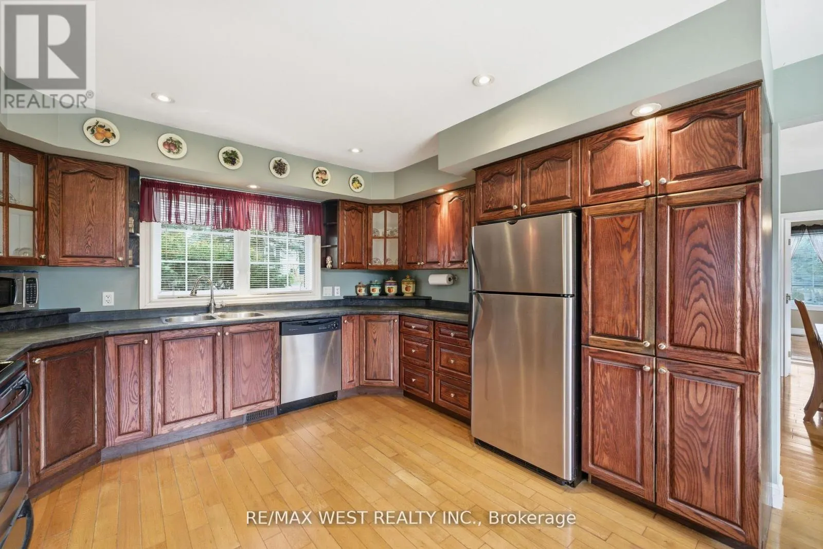 4 CORYELL STREET