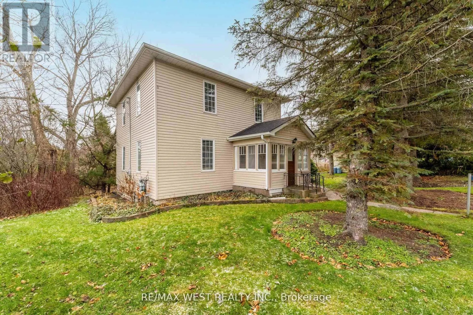 4 CORYELL STREET