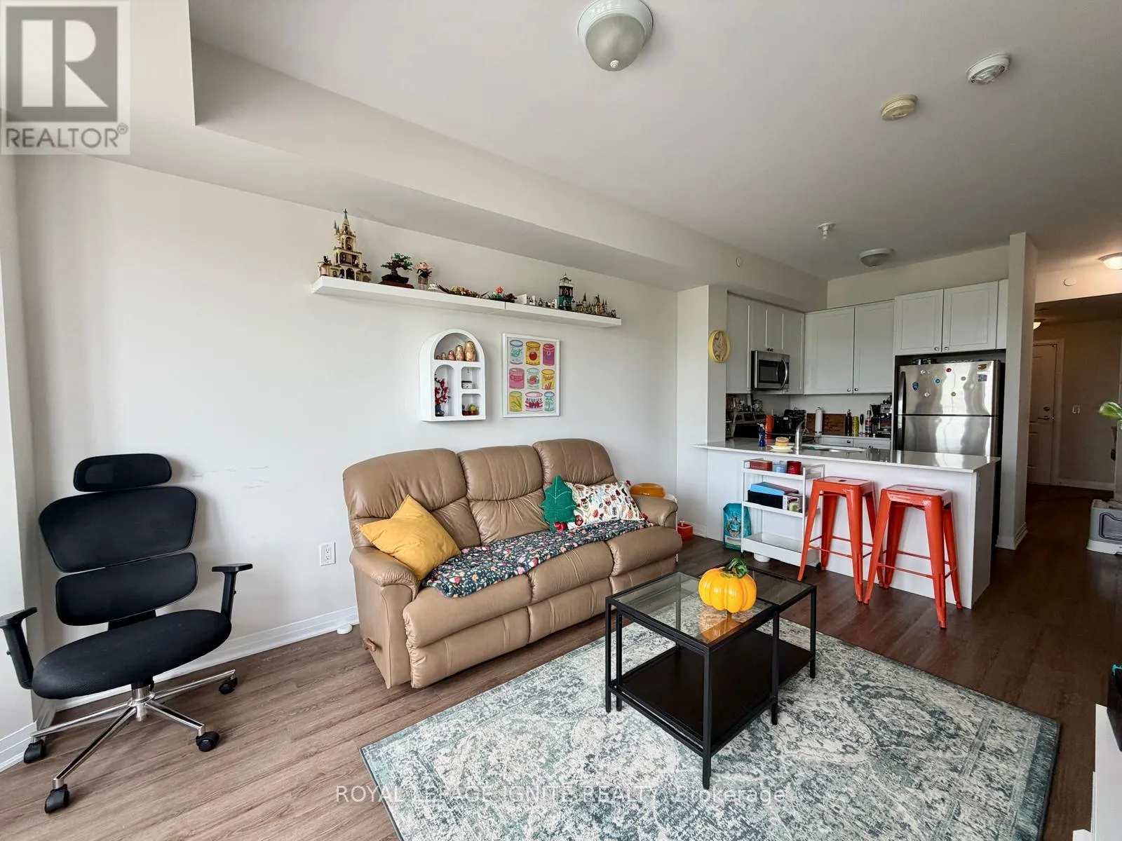 301 - 65 SHIPWAY AVENUE