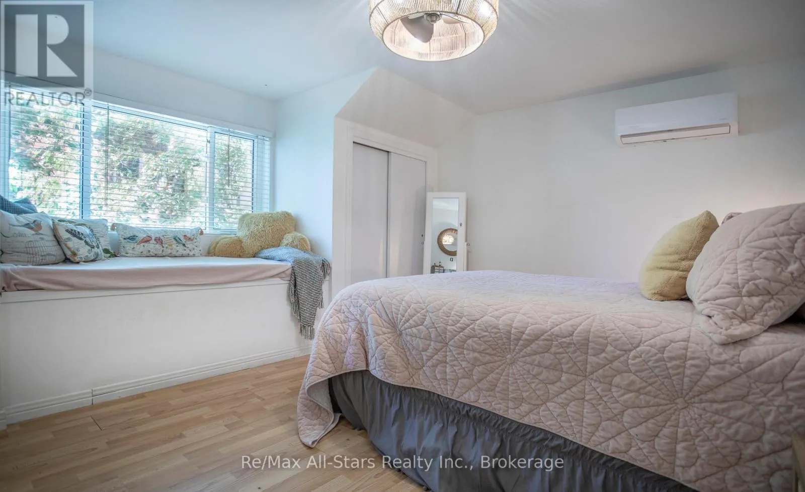36 EMILY STREET E