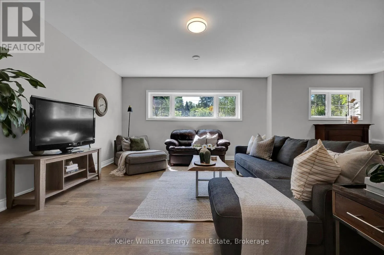 29 WALDWEG DRIVE