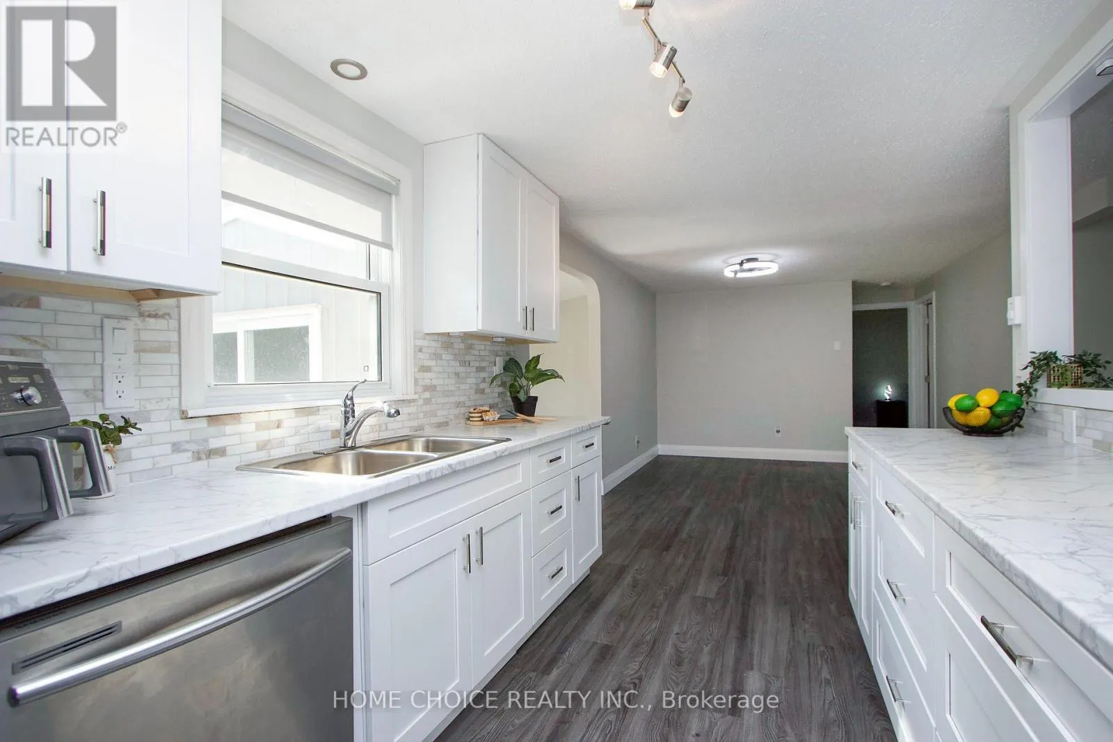 5 DRIFTWOOD LANE