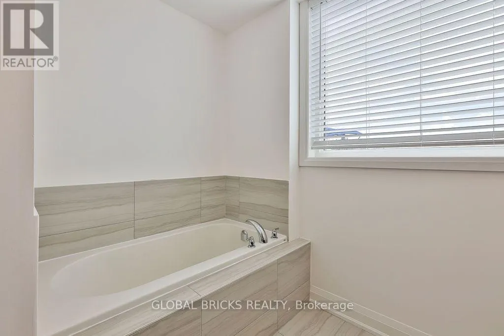 #38 - 1870 ALTONA ROAD