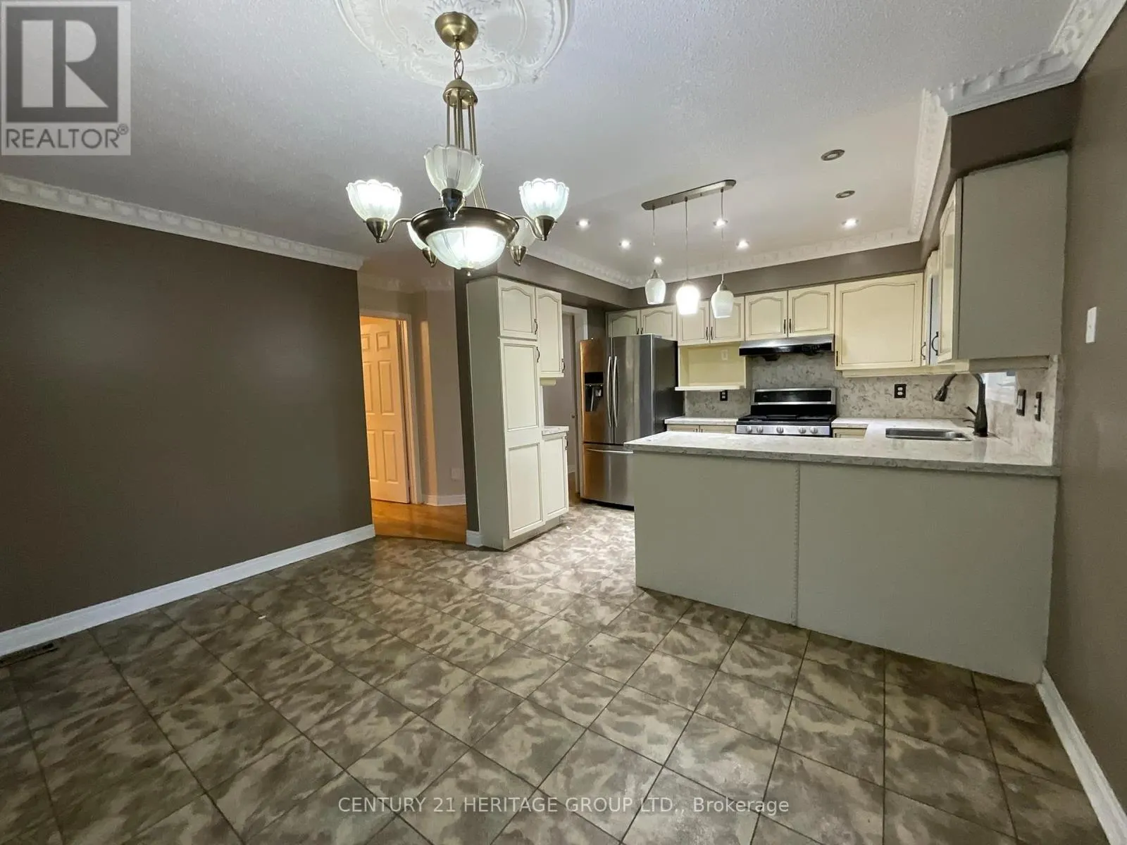 305 SANDRINGHAM DRIVE