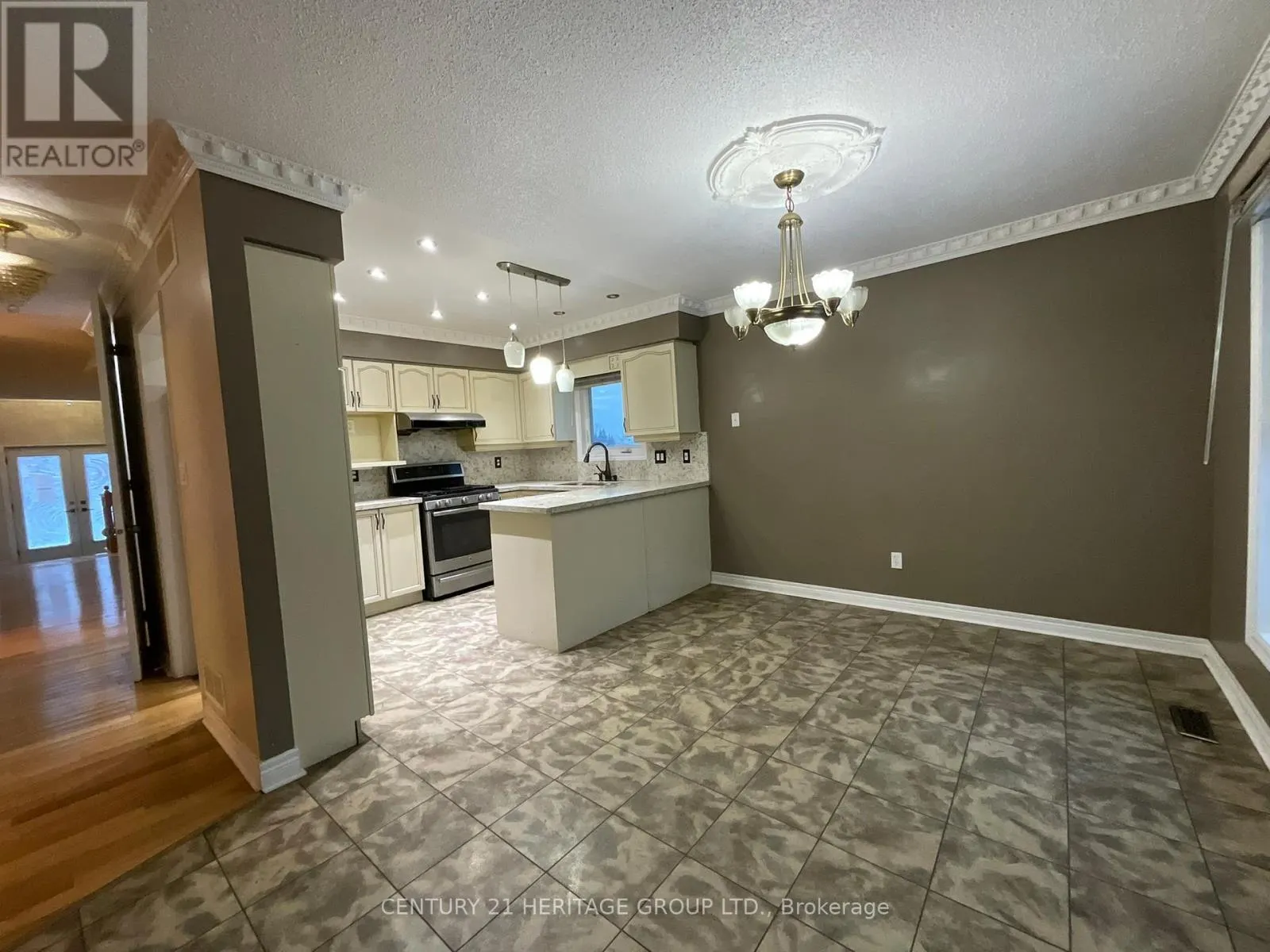 305 SANDRINGHAM DRIVE