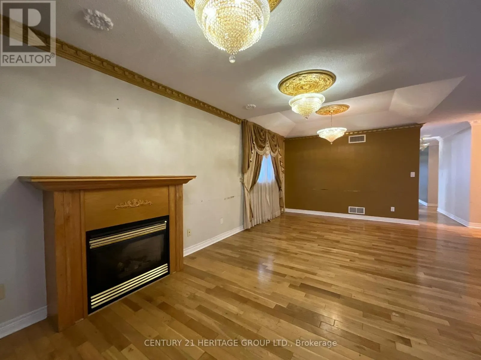 305 SANDRINGHAM DRIVE