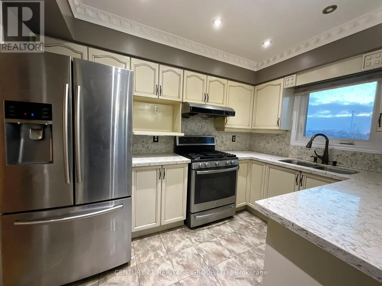 305 SANDRINGHAM DRIVE
