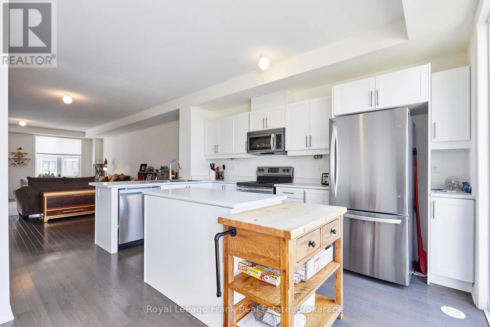 26 CLARINGTON BOULEVARD