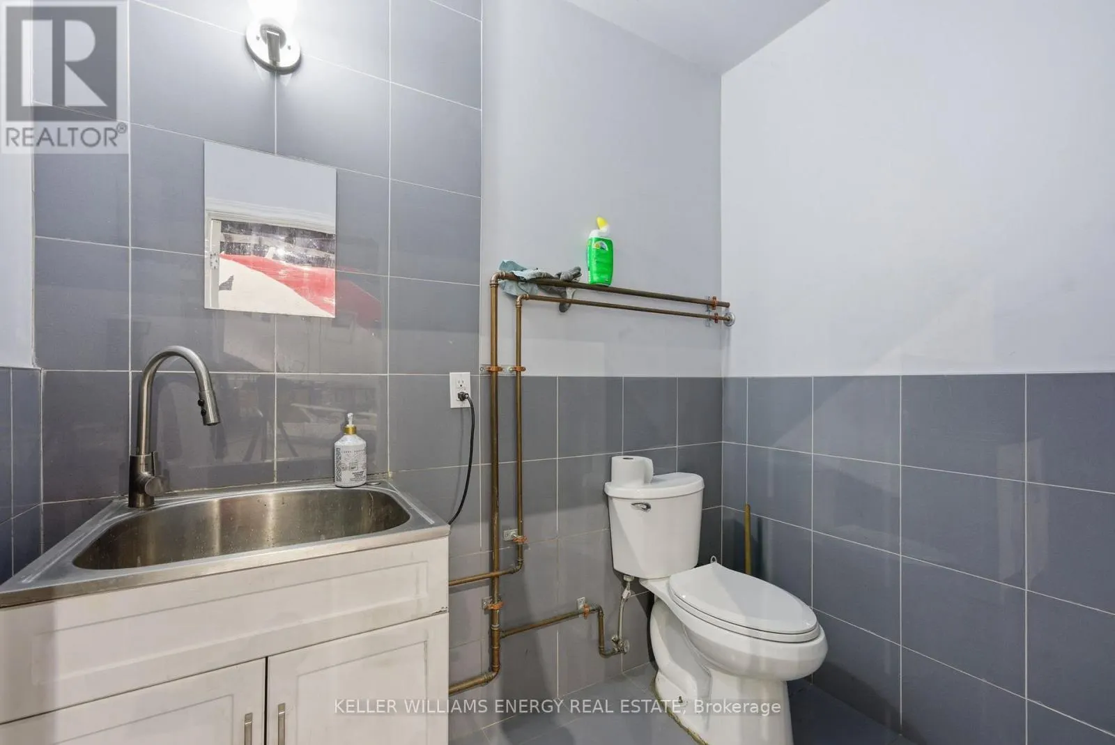 1180 KEITH ROSS DRIVE